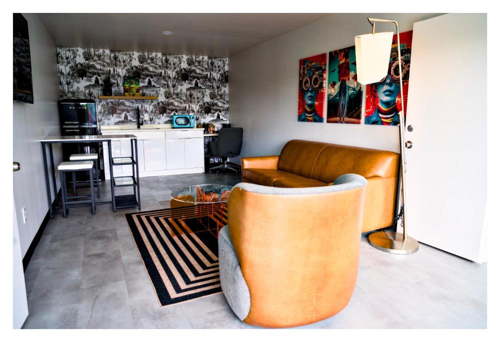 Efficiency King Suite - Non-Smoking interior